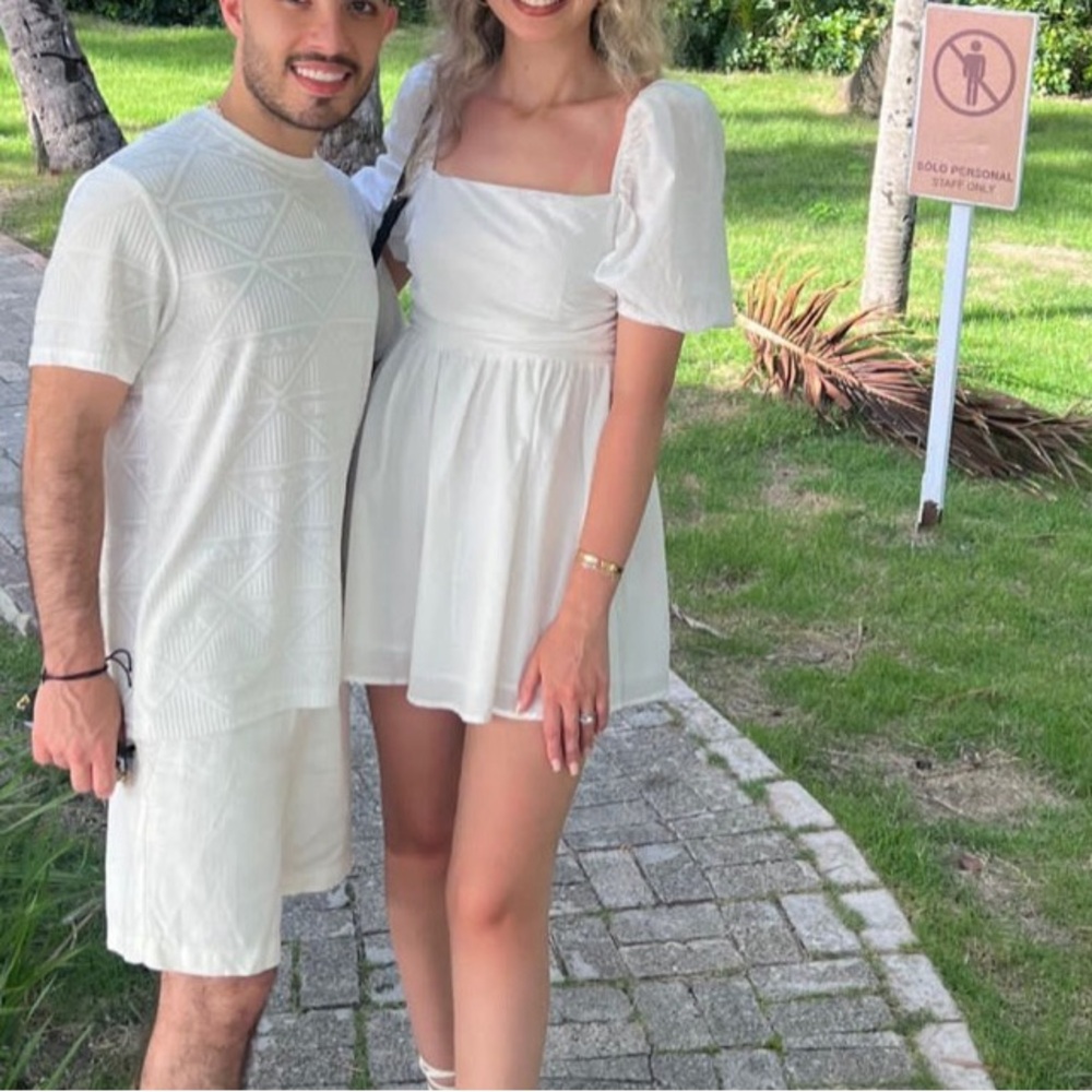 Showpo mini white dress with puff sleeves. Lenin material. Worn once.
